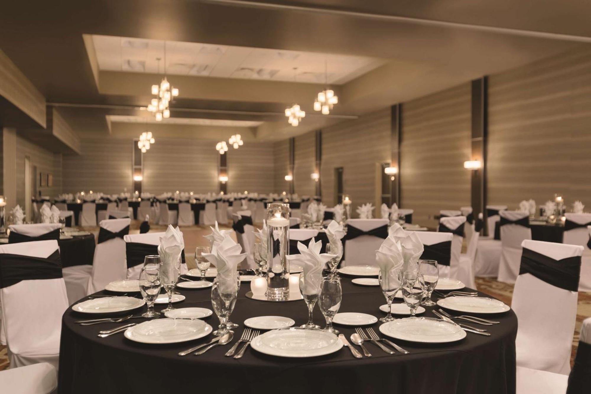 Embassy Suites By Hilton Akron Canton Airport North Canton Eksteriør bilde