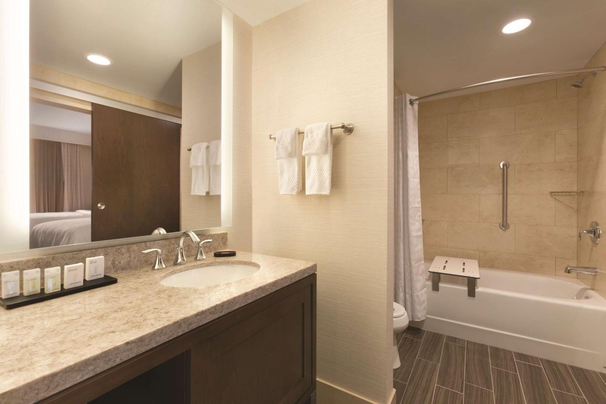 Embassy Suites By Hilton Akron Canton Airport North Canton Eksteriør bilde