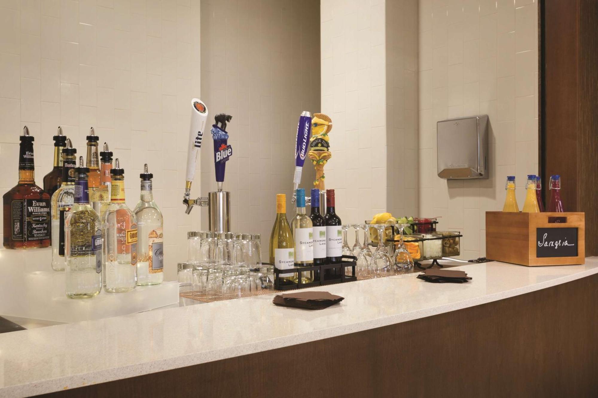 Embassy Suites By Hilton Akron Canton Airport North Canton Eksteriør bilde